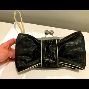 🆕NWT Jessica Simpson clutch/wristlet or crossbody purse w/removable strap